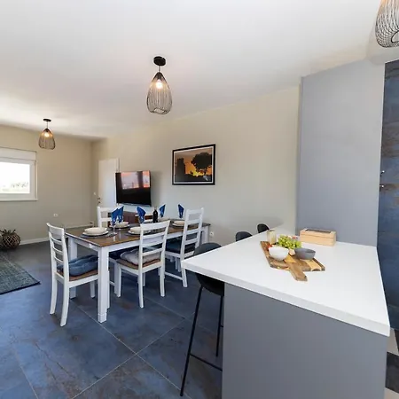 Anabella I Ζαντάρ